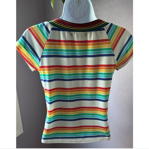 Full Circle Trends Pride Rainbow V-neck - Picture 3 of 3
